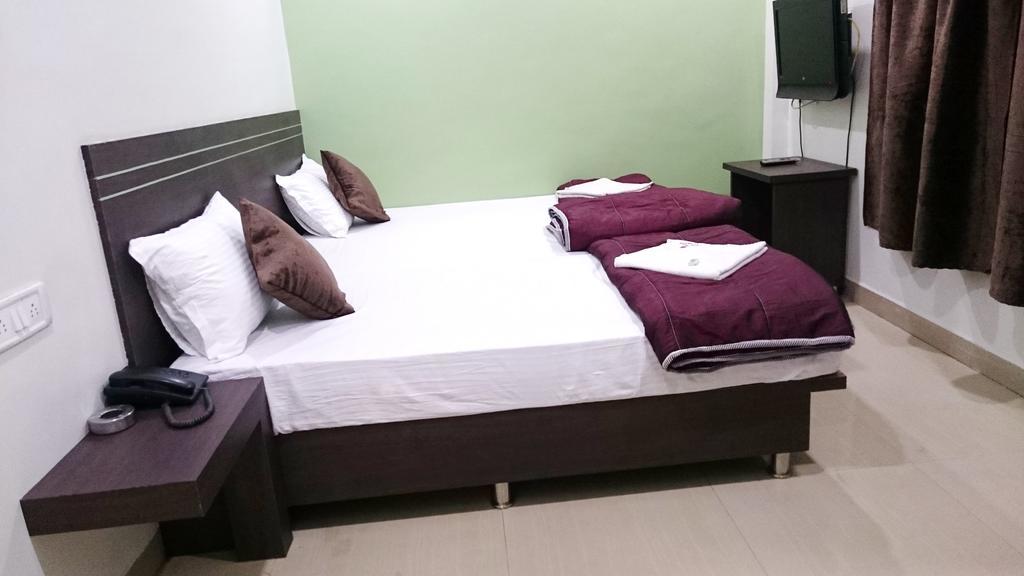 Hotel Preetam Aurangabad Εξωτερικό φωτογραφία